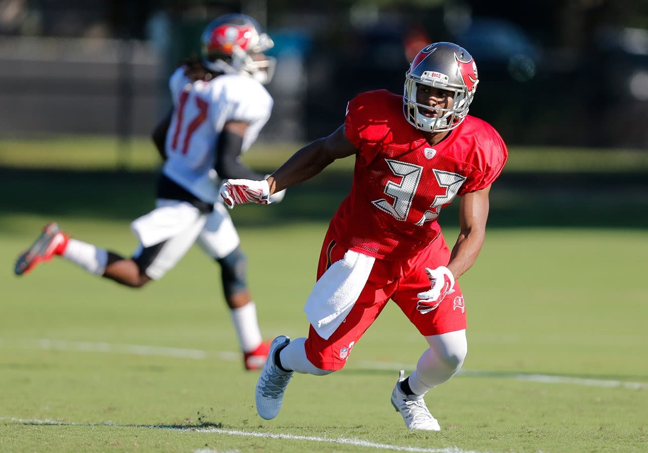 Photo of Kimario McFadden playing football in the NFL